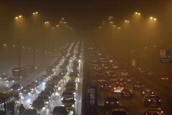 Dangerous smog chokes Beijing