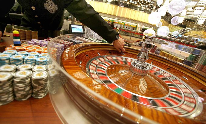 A roulette dealer waits at a new table.