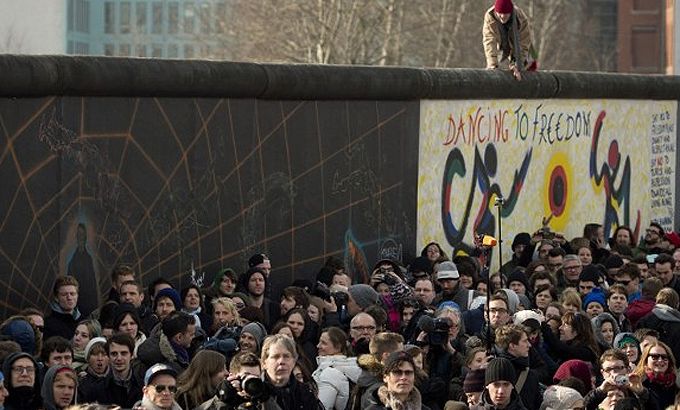 Fight to save Berlin Wall