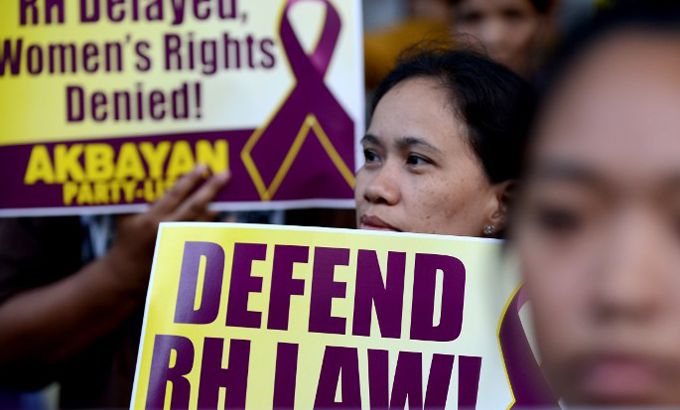 Philippine contraceptive law splits nation