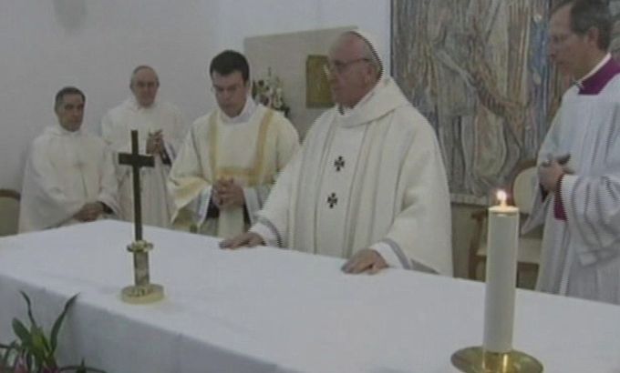 Pope brings Easter ''hope''