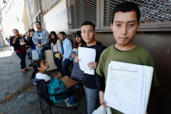 Young Immigrants Apply For Obama Administration''s Temporary Deportation Reprieve
