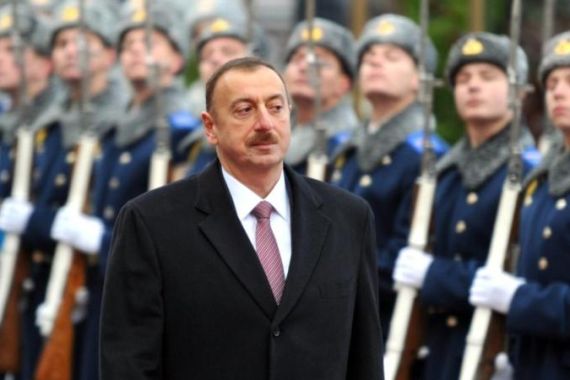 Azerbaijani president Ilham Aliyev (L) w