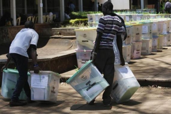 Party officials bring in ballot boxes outside the tallying centre at Kenya Technical Teachers College in Kenya''s capital Nairobi