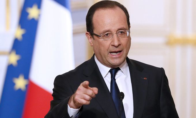 French President Francois Hollande attends a news conference following the weekly cabinet meeting at the Elysee Palace in Paris, April 10, 2013. REUTERS/Patrick Kovarik/Pool (FRANCE - Tags: POLITICS)