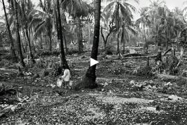 Rohingya slideshow outside image [Greg Constantine]