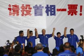 Malaysia''s PM Razak presents local candidates for his National Front coalition during an election campaign in Rawang