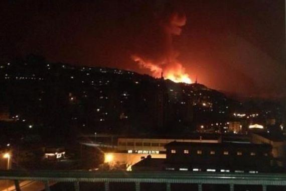 Explosion on Mt Qasioun -- pic from Rula Amin