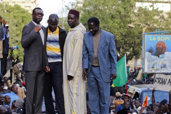 Youssou Ndour with other politicians Senegal