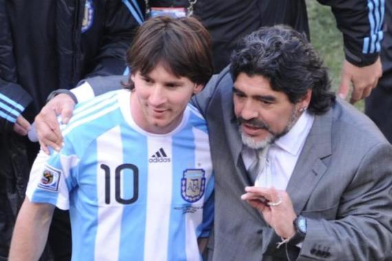 Argentina''s coach Diego Maradona (R) and