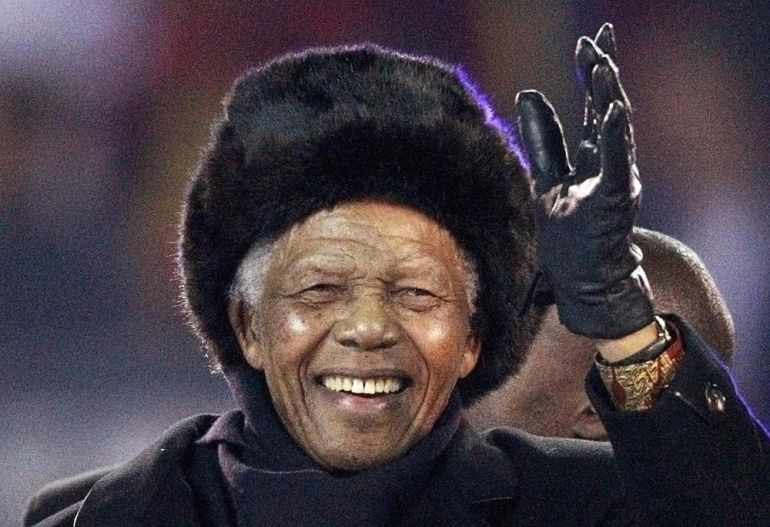 Nelson Mandela waves to the crowd