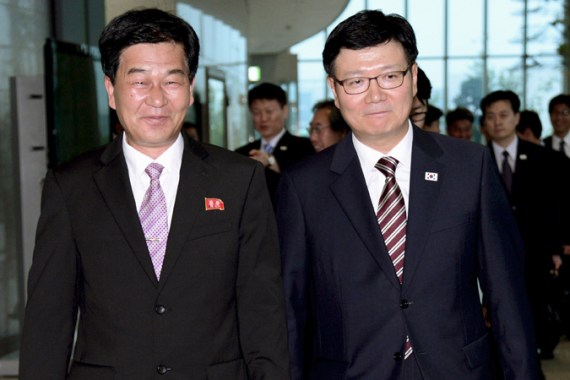 Koreas tensions - Suh Ho and Park Chol Su meeting