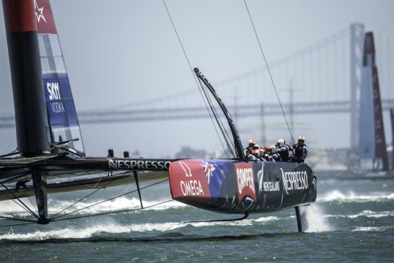 Kiwis rout Italians in 1st real race
