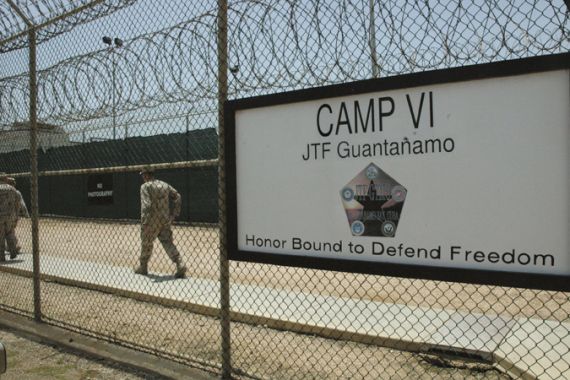 U.S. appeals court reinstates new Guantanamo detainee searches