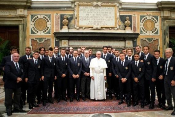 Pope Francis meets Italy, Argentina national teams