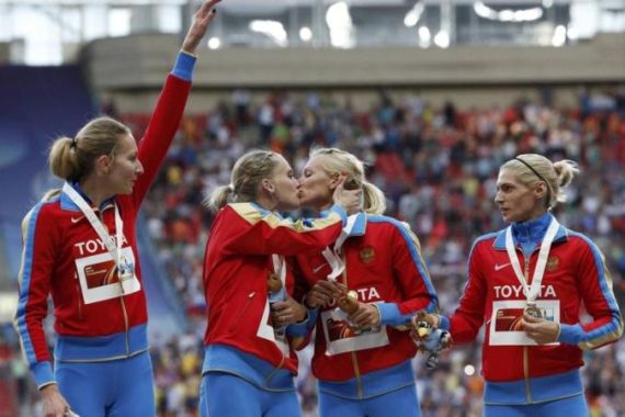 Gold medallists team Russia celebrate at the women''s 4x400 metres relay victory ceremony during the IAAF World Athletics Championships at the Luzhniki stadium in Moscow