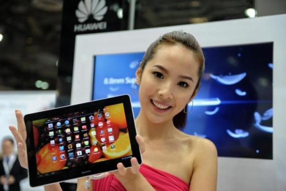 A promoter displays a Huawei Mediapad 10