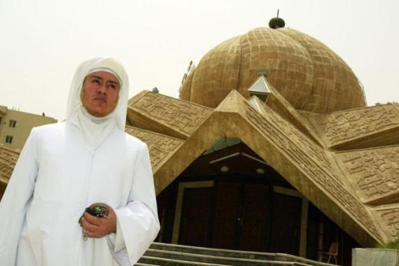 Sunni Cleric Preaches Islam in Iraq''s Green Zone