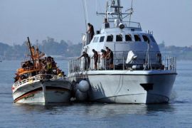 Boat with more than 120 Syrian refugees arrives in Italy