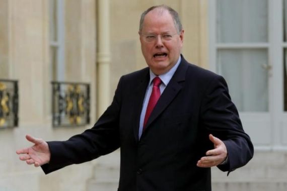 Peer Steinbruck, German Chancellor candidate in upcoming German elections, arrives at the Elysee Palace in Paris