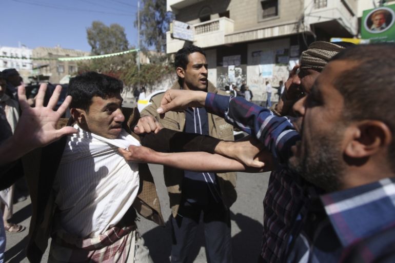 Houthi fighters break-up protest in Sanaa