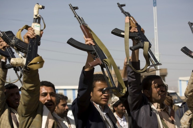 Houthis fighters