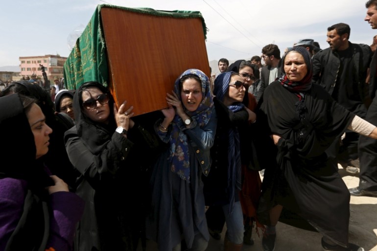 Afghan women''s rights activists carry the coffin of Farkhunda, an Afghan woman who was beaten to death and set alight on fire on Thursday, during her funeral ceremony in Kabul