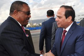 Egyptian President, Abdel Fattah al-Sisi bidding farewell to the Ethiopian Prime Minister, Hailemariam Desalegn [EPA]