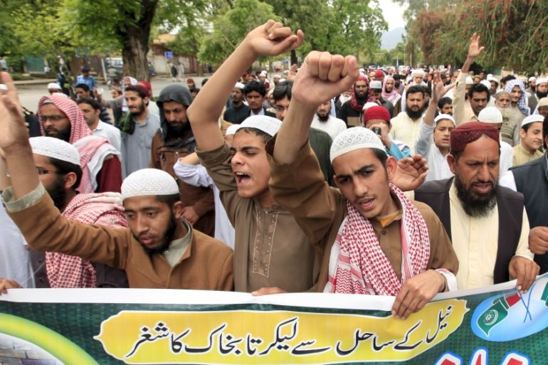Supporters of the religious political party Ahle-Sunnat Wal Jamaat chant slogans in support of Saudi Arabia over its intervention in Yemen, during a rally in Islamabad