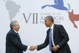 Obama shakes hands with Cuba''s President Raul Castro in Panama [REUTERS]