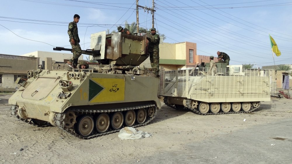 Iraqi Hezbollah militias prepare their vehicles for fighting against ISIL on Wednesday after regaining control of Husaybah town, 5km east of Ramadi [AP]