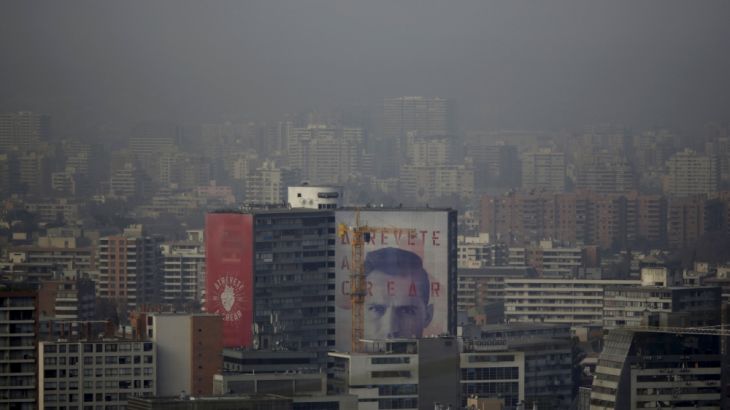 Smog shrouds Chile''s capital Santiago