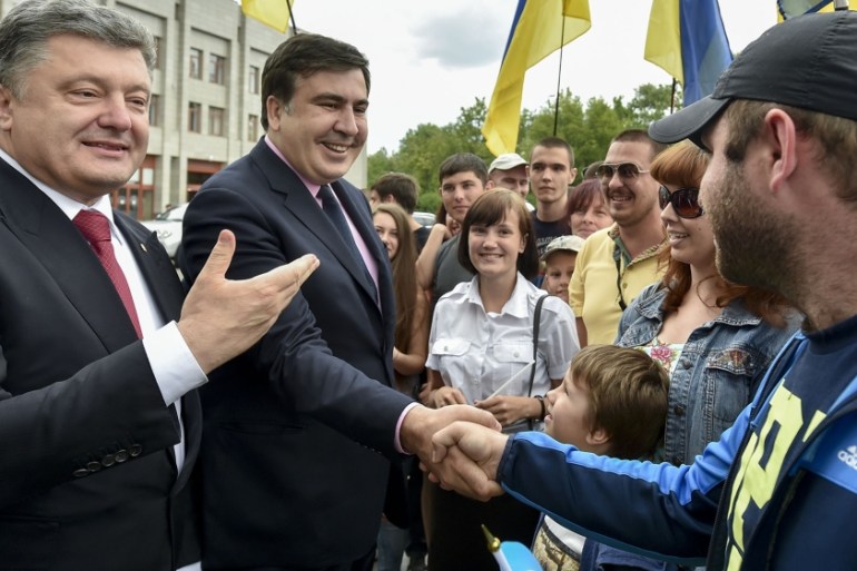 Citizens greet Ukrainian President Petro Poroshenko and Mikhail Saakashvili, newly appointed governor of Odessa region, in Odessa, Ukraine [AP]
