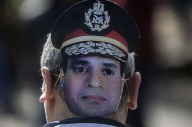 A supporter of Egypt''s Abdel Fattah al-Sisi wears a mask bearing his image [AFP]