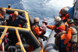German frigate rescues migrants at Mediterranean