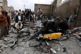 At least two dead and seven wounded as car bomb targets a Houthi mosque