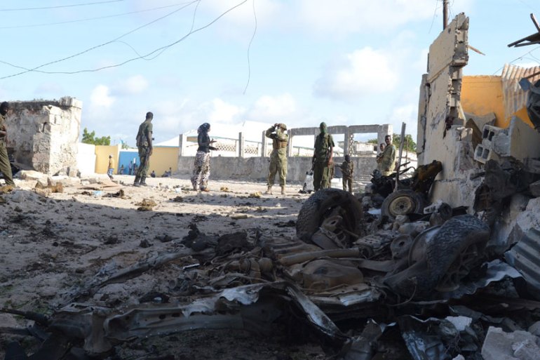 Somalia''s al-Shabab attacks military base in Mogadishu