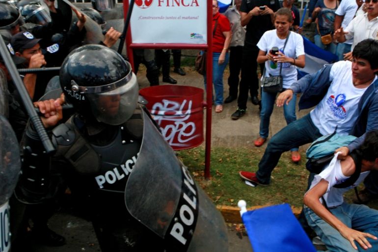 Clashes between members of the oposition and NIcaraguan police