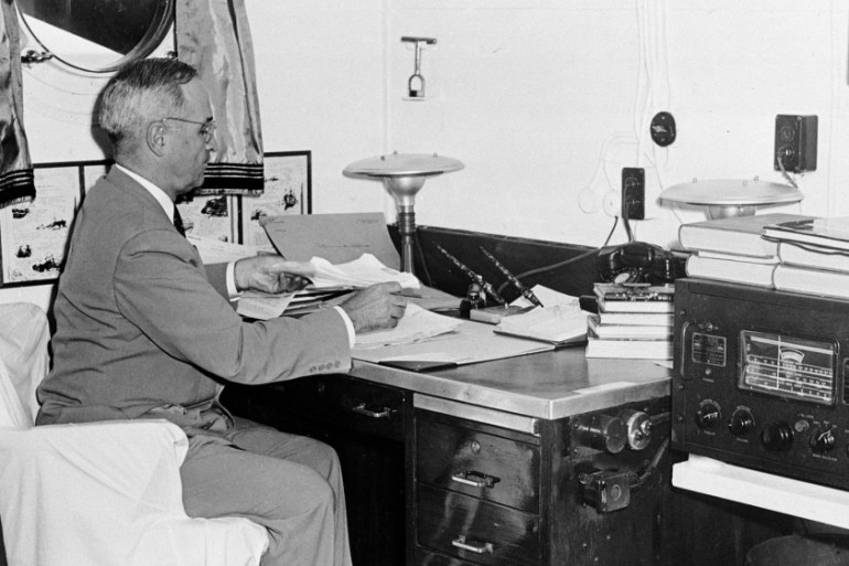 Harry Truman reads reports of Hiroshima