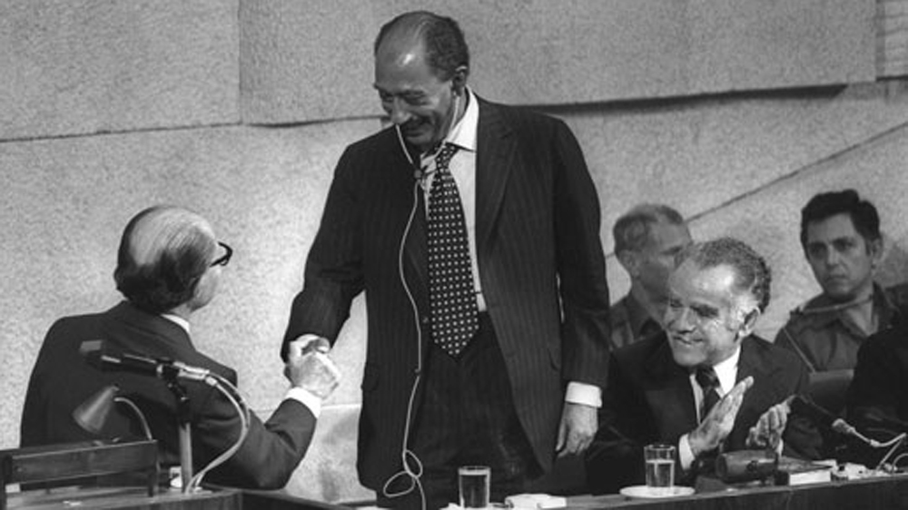 Sadat shakes hands with Begin after his speech to the Knesset in 1977 [GALLO/GETTY]