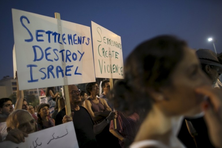 Left-wing protesters protest arson attack in the West Bank in Tel Aviv