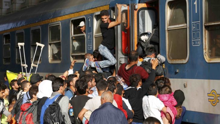 Refugees storm re-opened Hungary train station