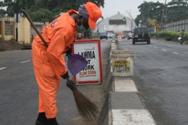 A day in the life… of a Lagos street sweeper