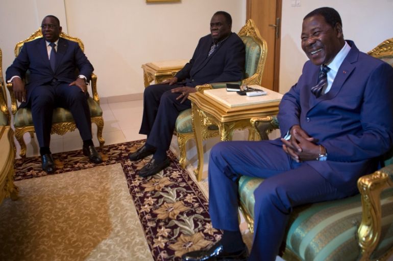Senegalese President Sall and Beninois President Boni Yayi pose for a picture with Burkinabe transitional President Kafando at the president''s residence in Ouagadougou