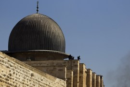 Israeli police officers take positions on the roof of al-Aqsa mosque during clashes with Palestinians in Jerusalem''s Old City
