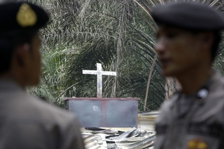 One killed and three Churches set ablaze in clashes between hardliner Islamists and local Christians in Aceh Province
