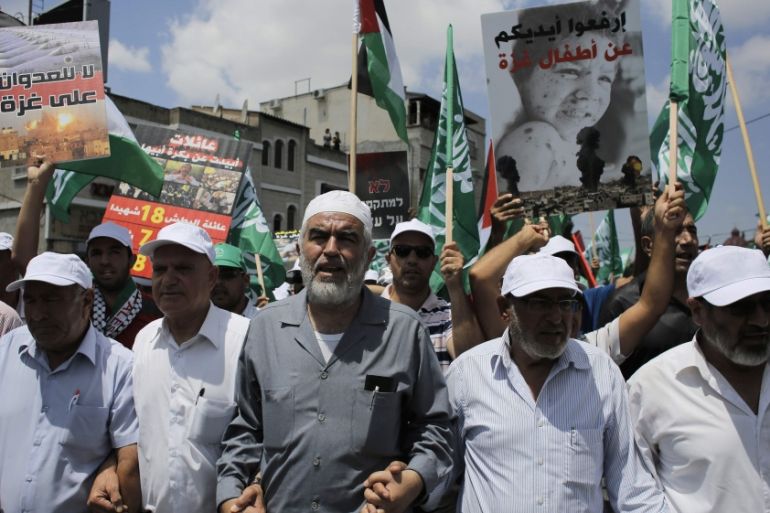 Arab-Israeli Sheikh Raed Salah, head of the Islamic Movement''s northern branch, takes part in a protest in the northern Galilee town of Kfar Kanna against Israel''s offensive in Gaza