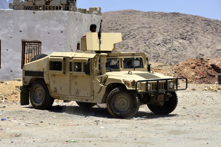 Two vehicle bombs target Yemeni military headquarters