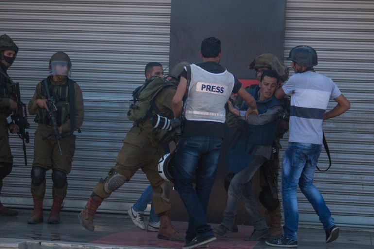 Israali troop attack Palestinian press