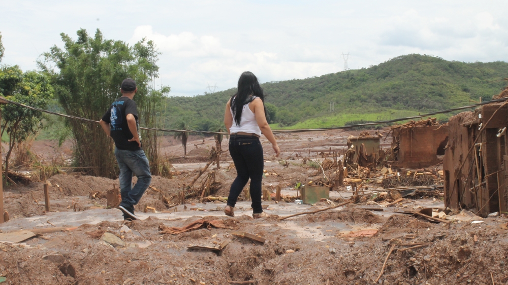 Residents search through the muddy remains of Bento Rodrigues [Sam Cowie/Al Jazeera] 